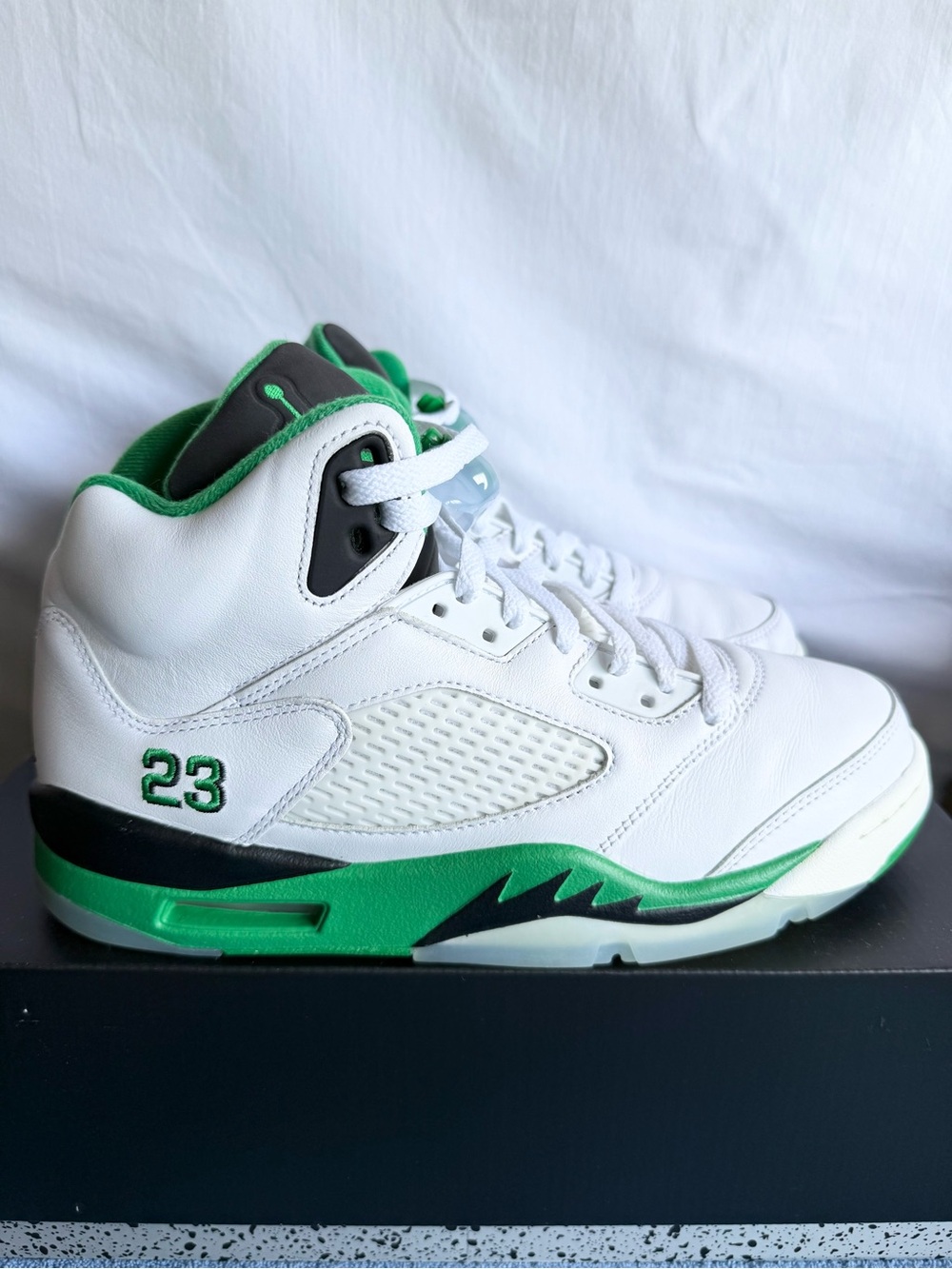 AUTHENTIC Jordan 5 Retro Lucky Green size 9M / 10.5W DD9336-103 2024 PRE-OWNED